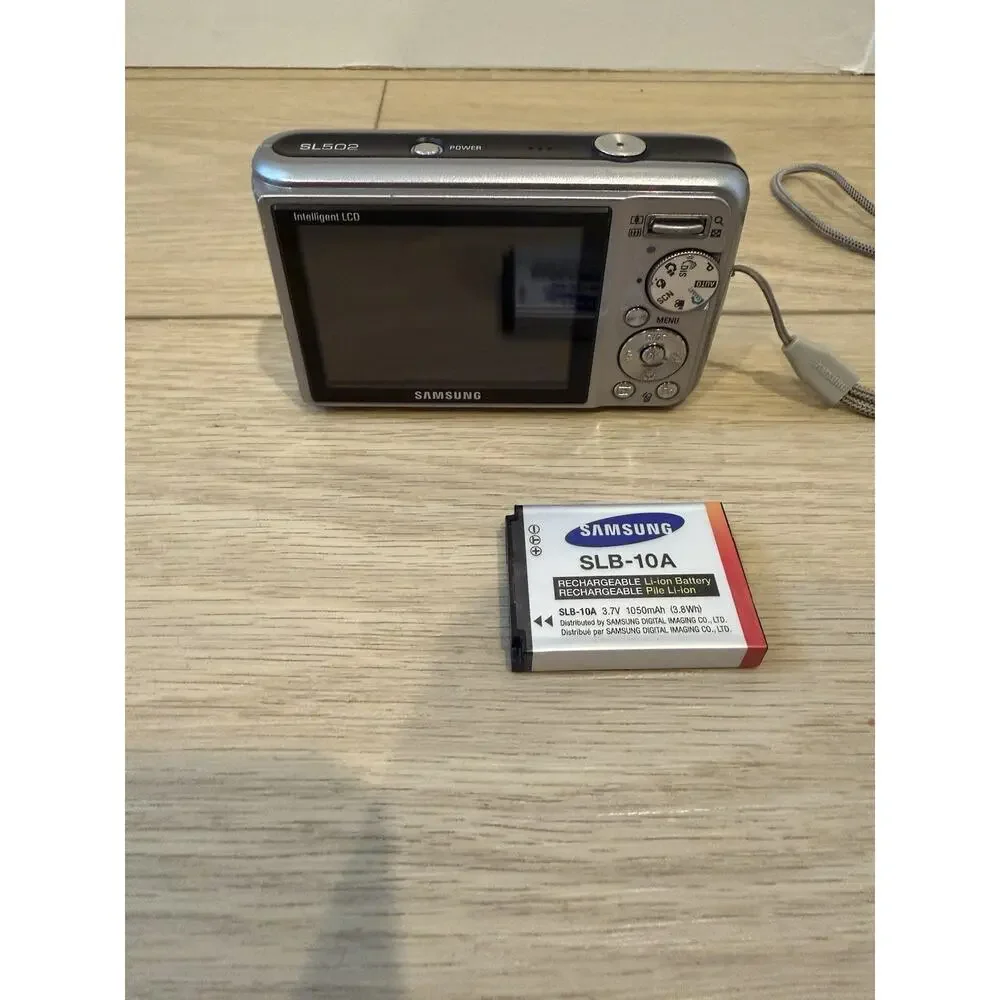 Samsung SL502 12.2 Mega Pixels 5x Optical Zoom Silver Compact Untested